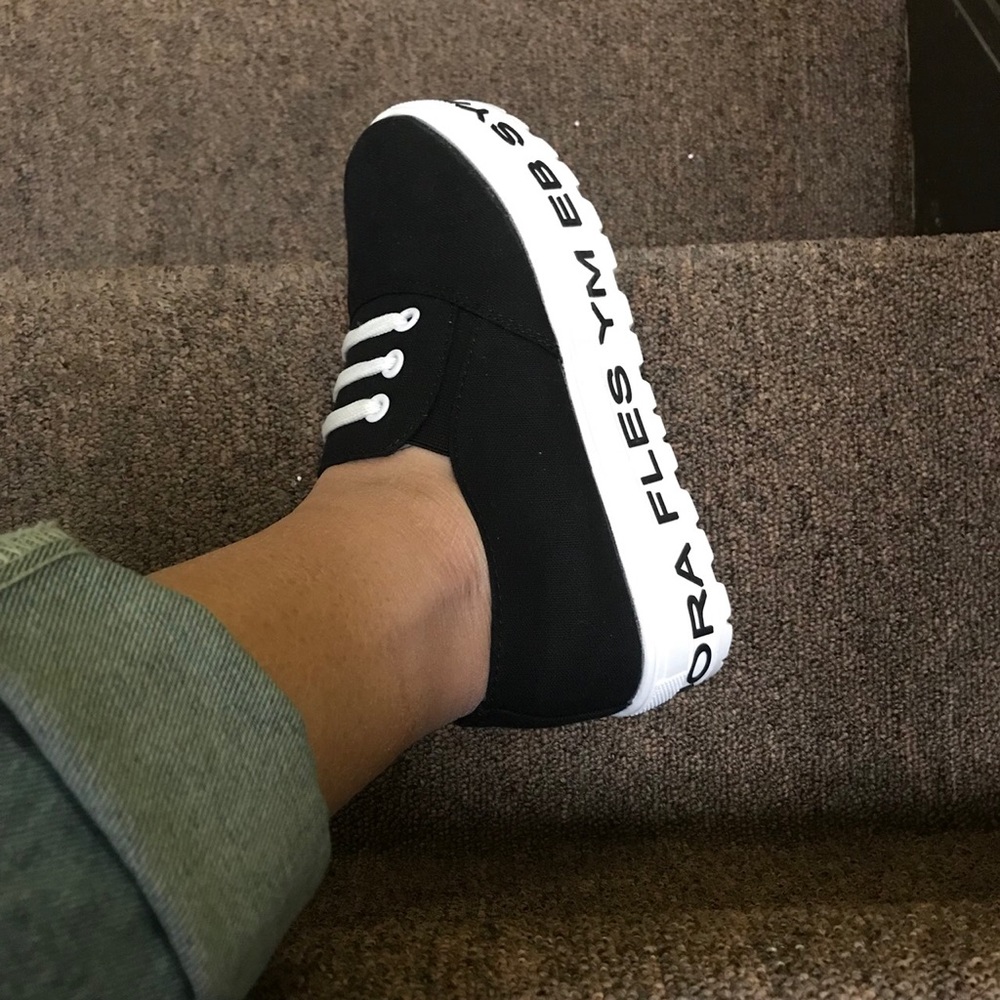 Shoes - Picture 7 of 8